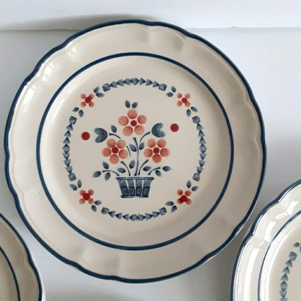 4 Cumberland Stoneware Brambleberry Japan Salad Plate Appetizers Cottage Country